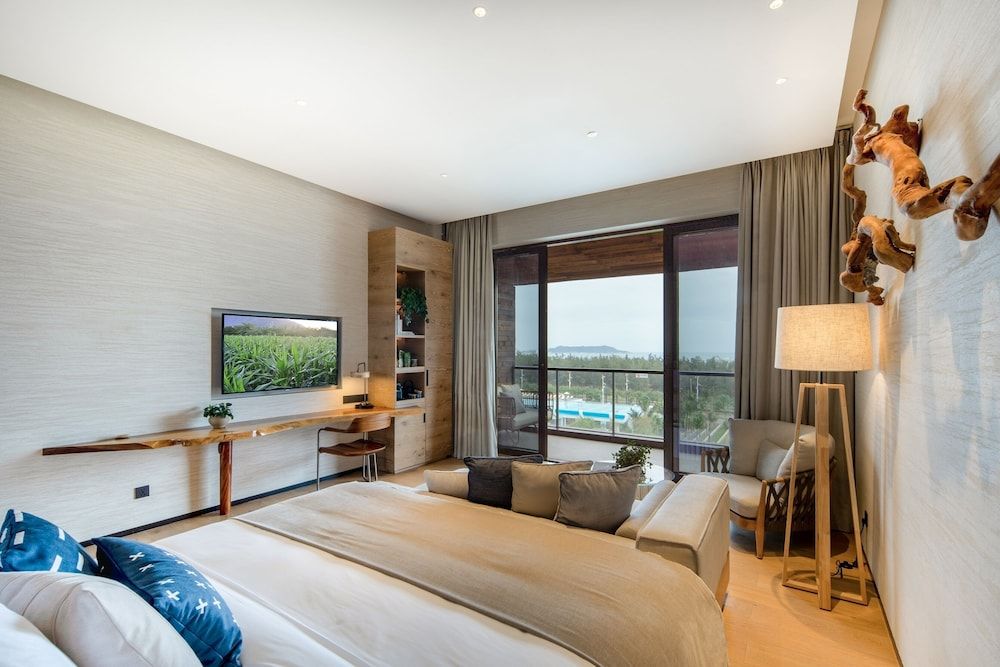 Deluxe Room, 1 King Bed, Ocean View