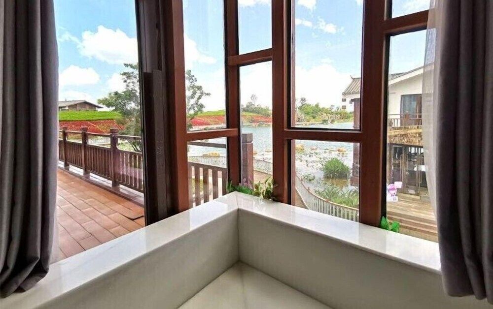 Design Double Room (F)