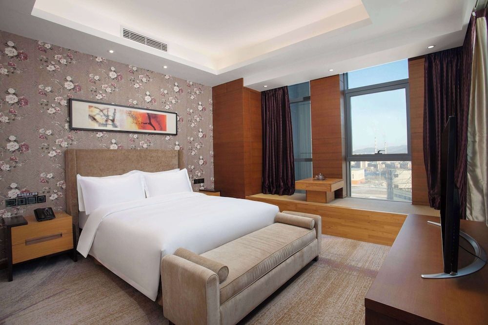 Business Suite, 1 King Bed, Non Smoking
