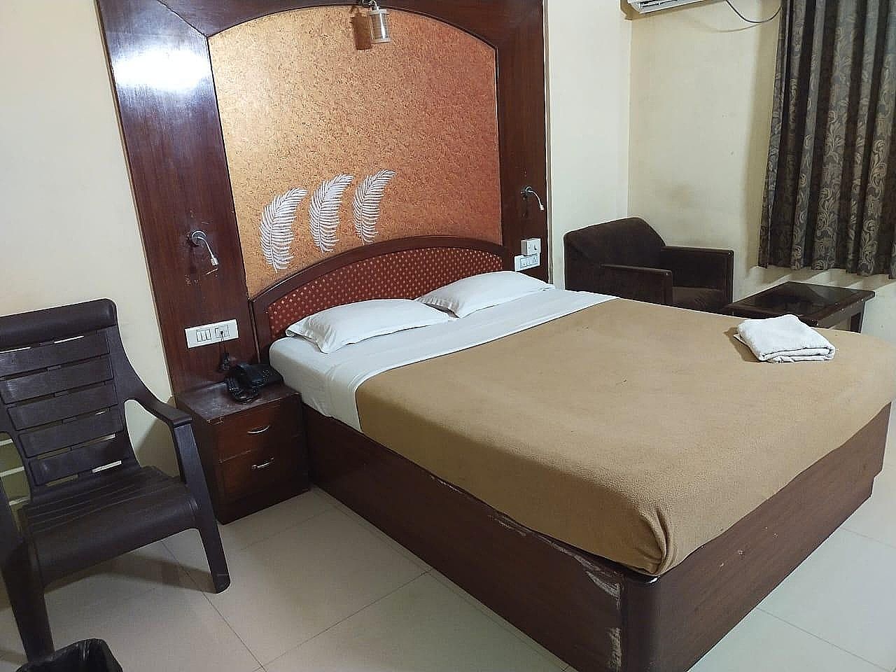 Classic Comforts Hotel Economy Room 2