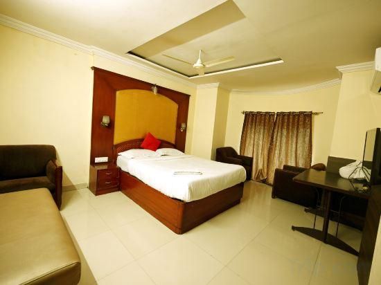 Classic Comforts Hotel Economy Room 8