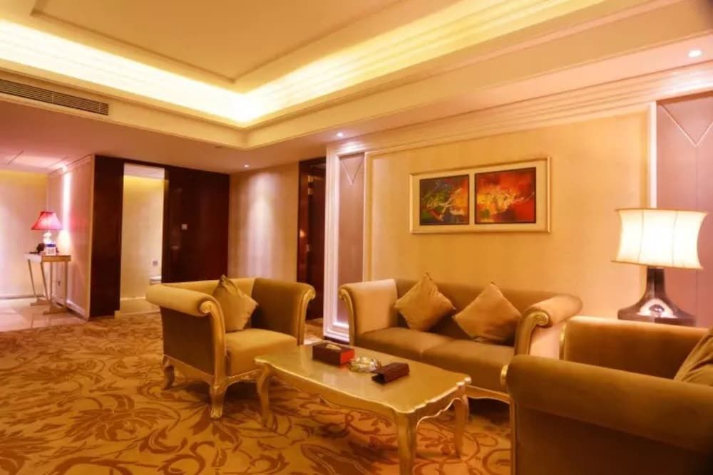 Ballad Jin Ling Hotel Business Suite 3