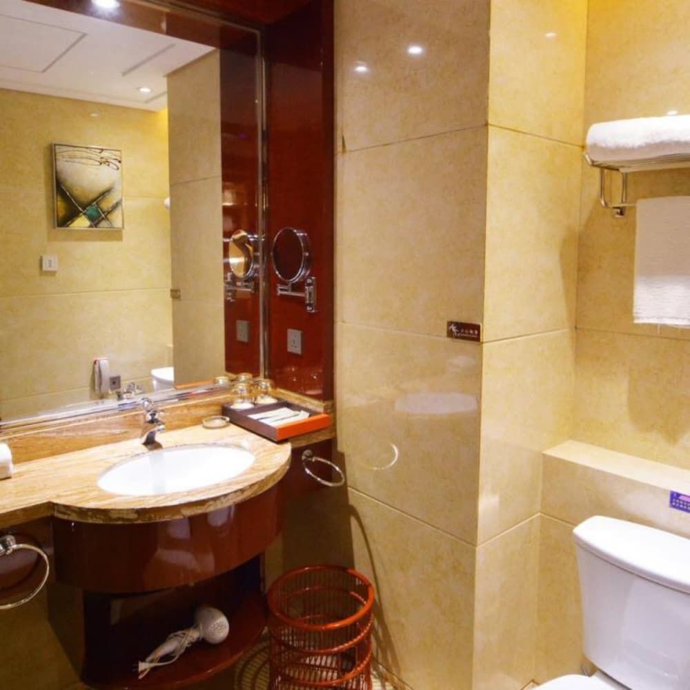Ballad Jin Ling Hotel Deluxe Twin Room 3