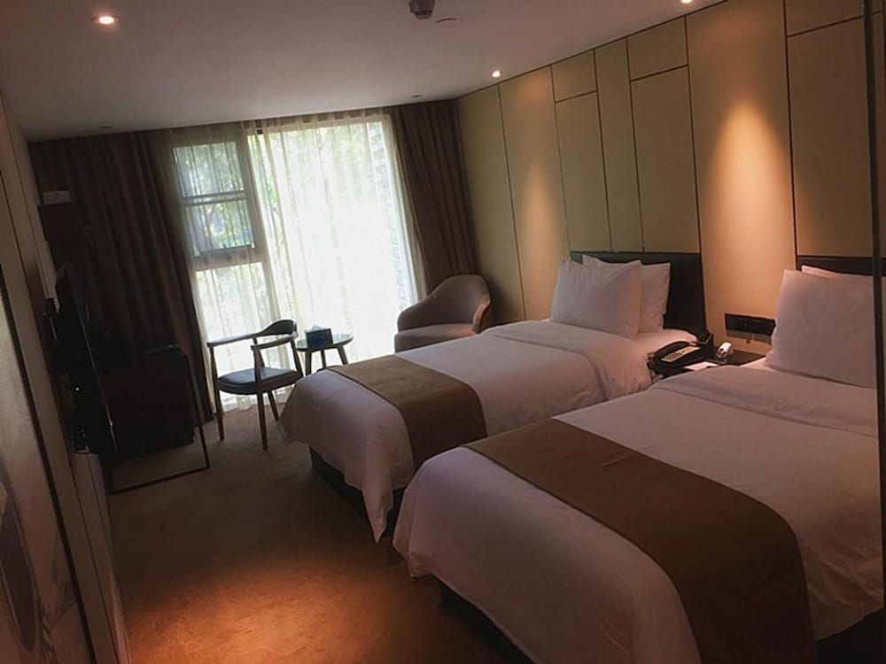 BBHOL Elegant Hotel Classic Twin Room 3