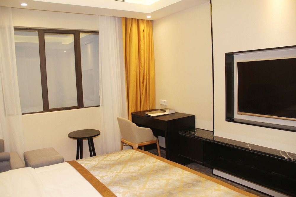 undefined Golden Central Hotel Shenzhen 10