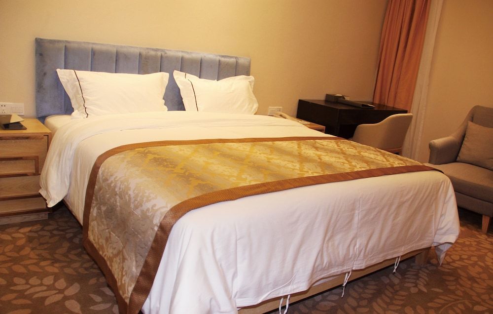 undefined Golden Central Hotel Shenzhen 8