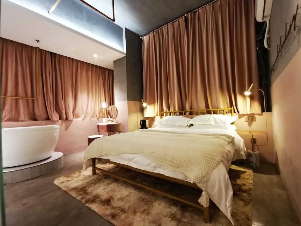 undefined Black Gold Factory Boutique Design Hotel 9