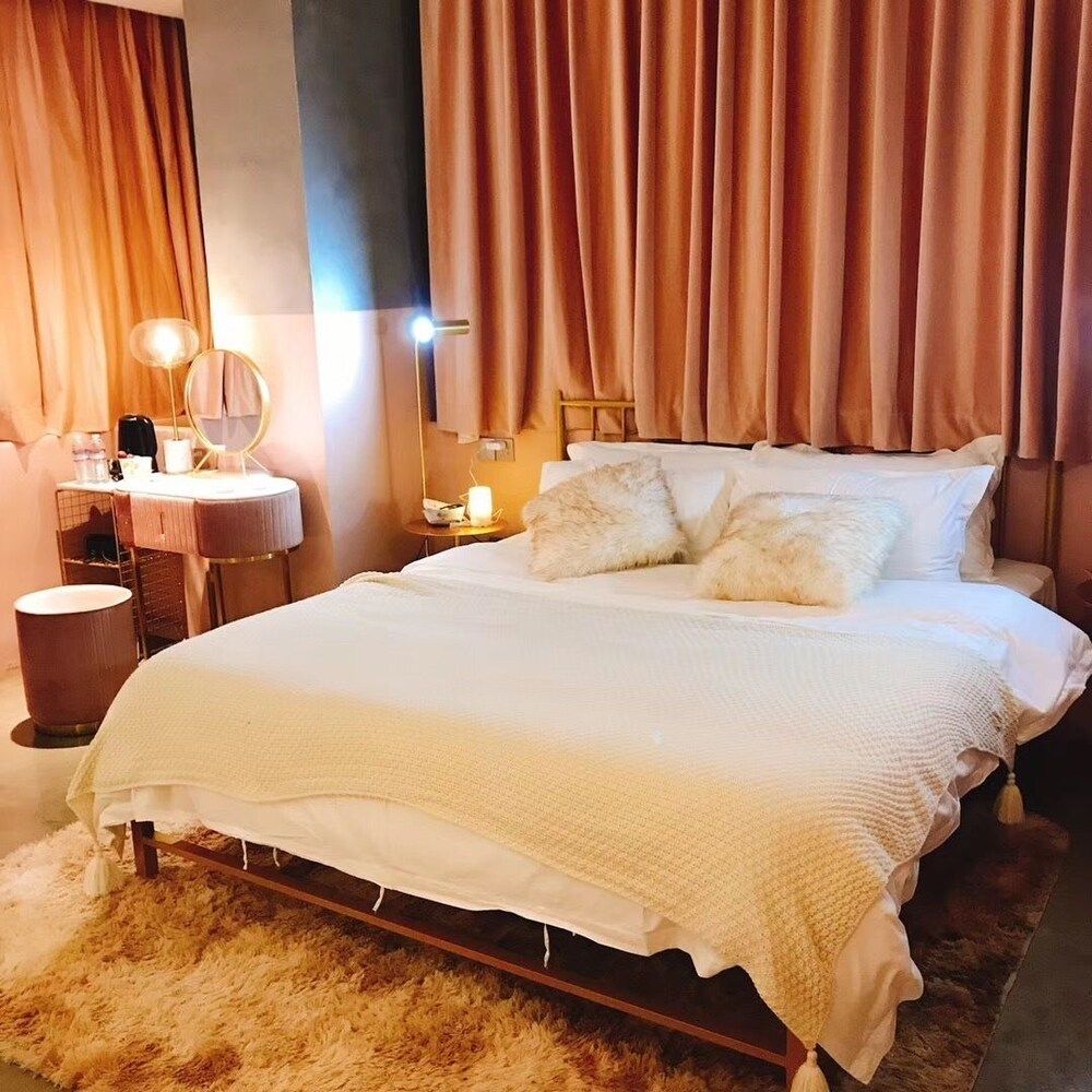 undefined Black Gold Factory Boutique Design Hotel 8