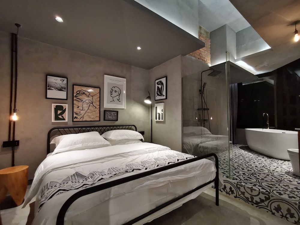 Black Gold Factory Boutique Design Hotel Industrial Wind Deluxe King Room 3