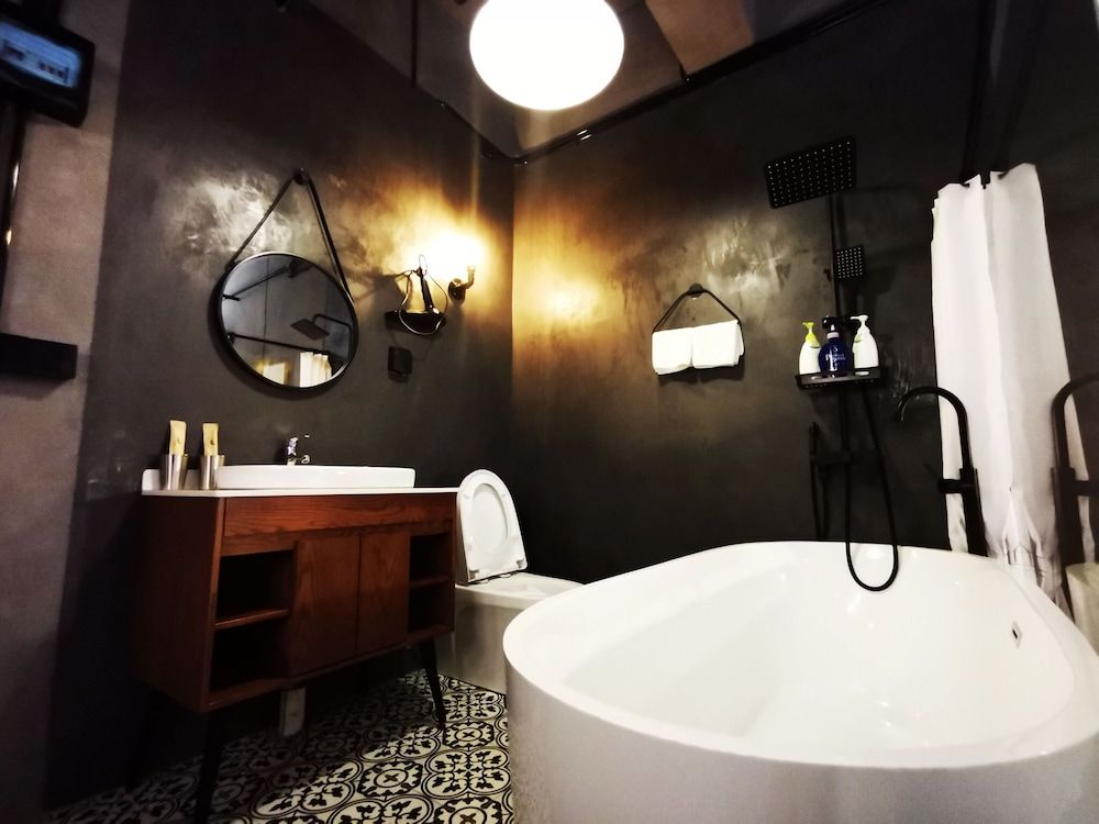 Black Gold Factory Boutique Design Hotel Industrial Wind Deluxe King Room 8