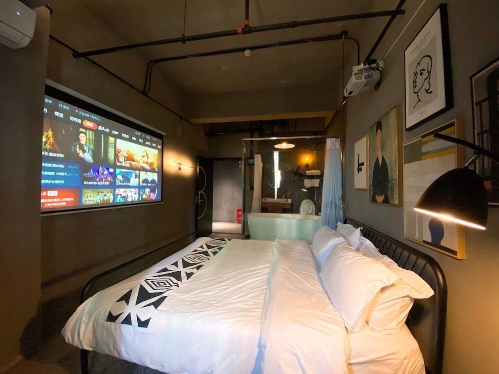 undefined Black Gold Factory Boutique Design Hotel 4