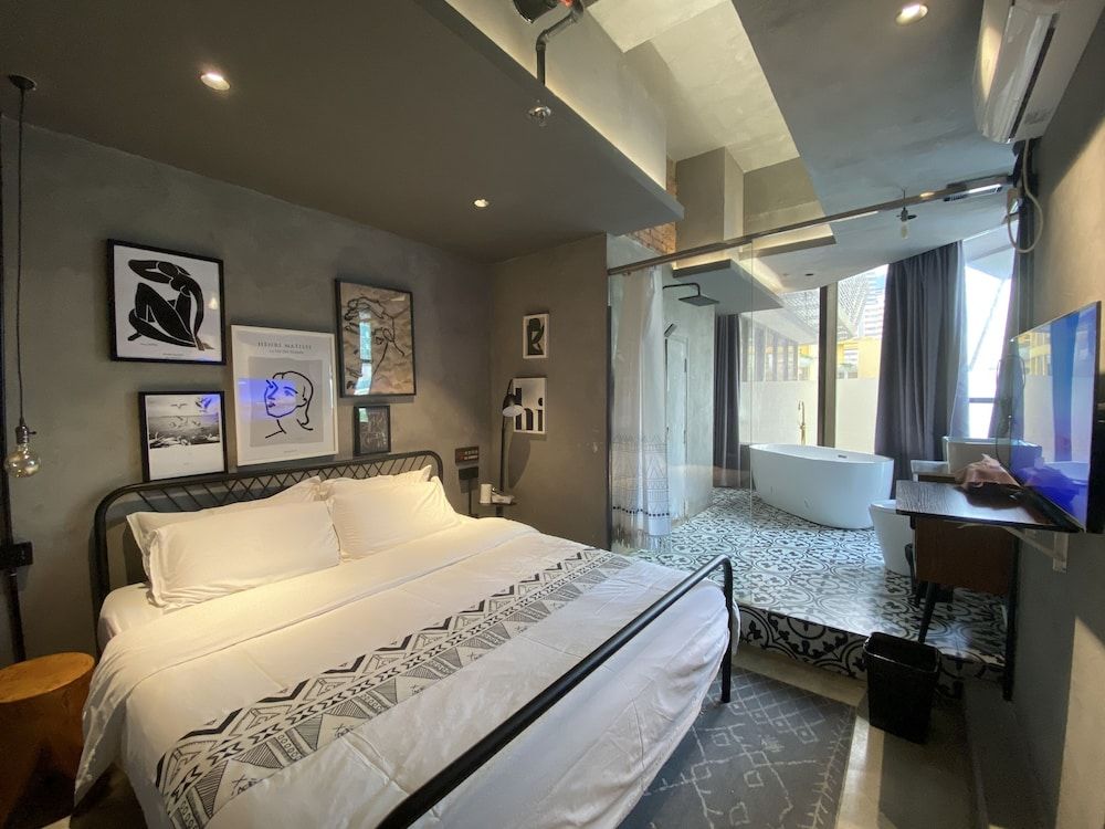 Black Gold Factory Boutique Design Hotel Industrial Wind Deluxe King Room 4