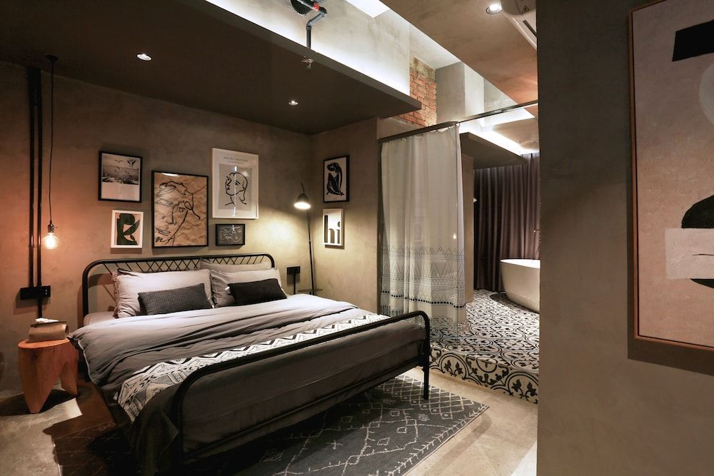 Black Gold Factory Boutique Design Hotel Industrial Wind Deluxe King Room