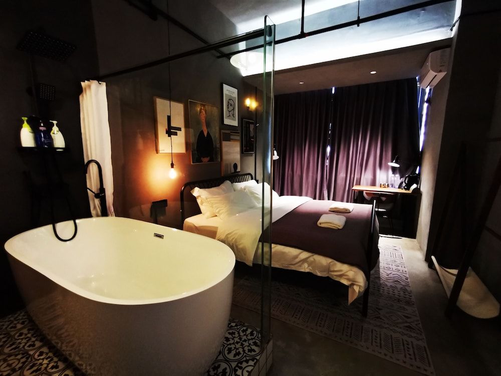 Black Gold Factory Boutique Design Hotel Industrial Wind Deluxe King Room 9