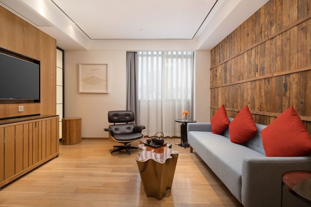 QI Hotel Executive Suite, Smoking 2