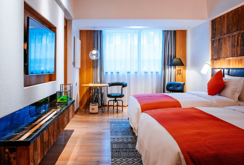 QI Hotel Deluxe Twin Room, Smoking