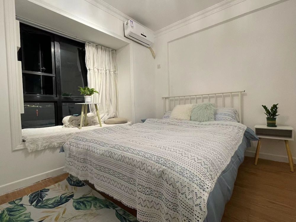undefined ShengZheng LaCave Apartment(Shenzhen Convention & Exhibition Center)  - Hostel 8