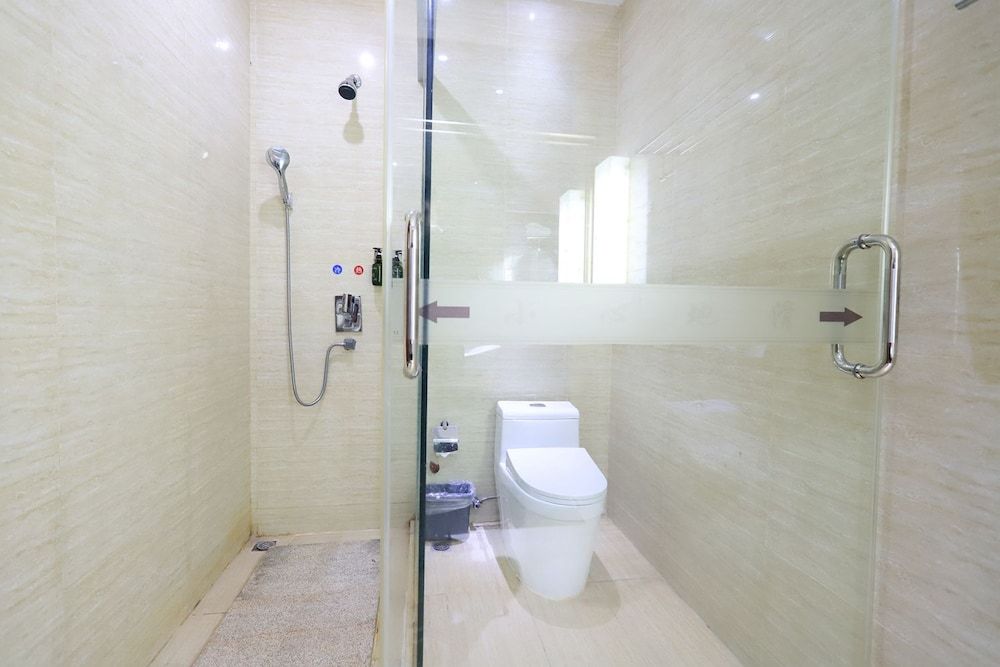 Shenzhen Wanhao Business Hotel Family Room, No Windows 3