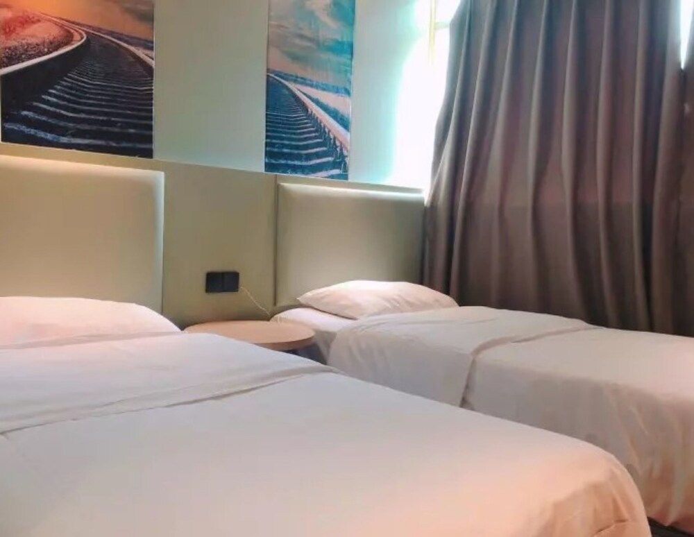 undefined Sophie Roland Hotel Shenzhen Huaxin 7