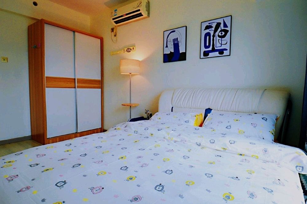 Avatar City Zebra Large Queen Bed & High Rise View