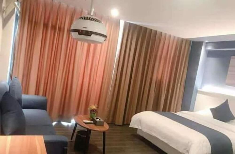 undefined Shenzhen Blueberry Hotel Airport Branch 6