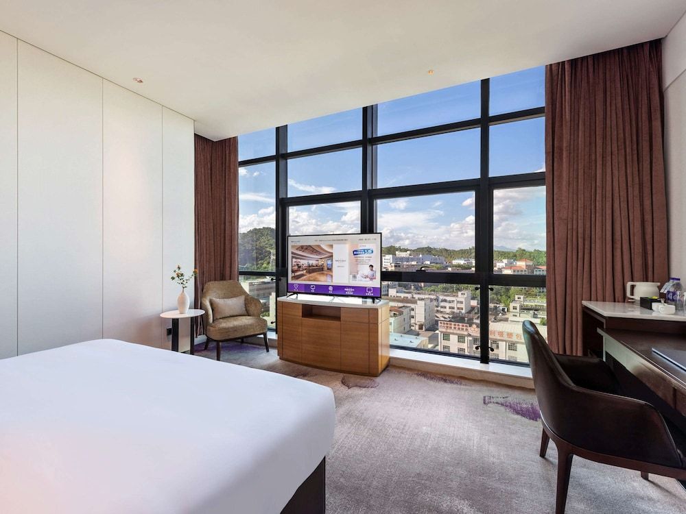 Mercure Shenzhen Longgang - Pinghu Railway Station Standard Room, 1 King Bed 4
