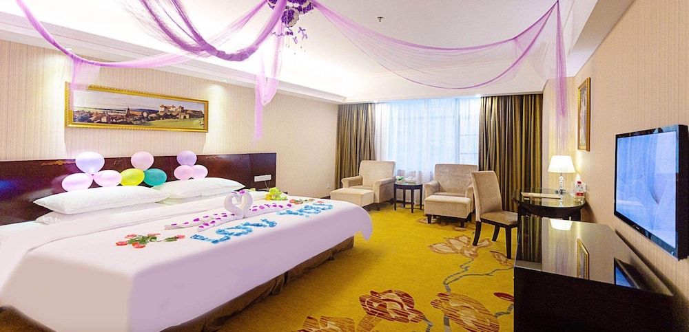 undefined Vienna Hotel (Shenzhen Bao'an Centre Liutang Metro Station) 8
