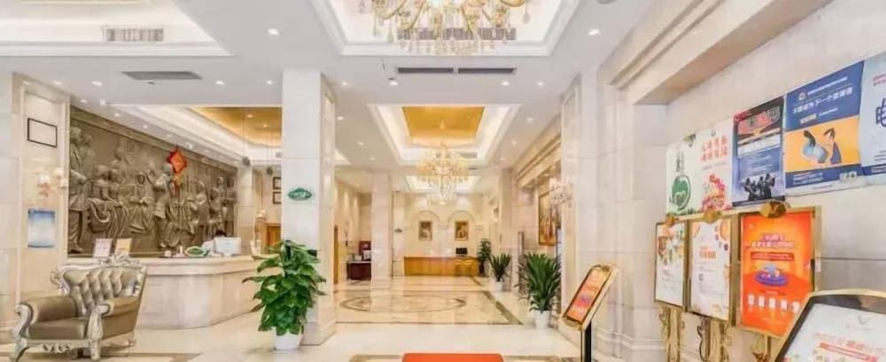 undefined Vienna Hotel (Shenzhen Bao'an Centre Liutang Metro Station) 2