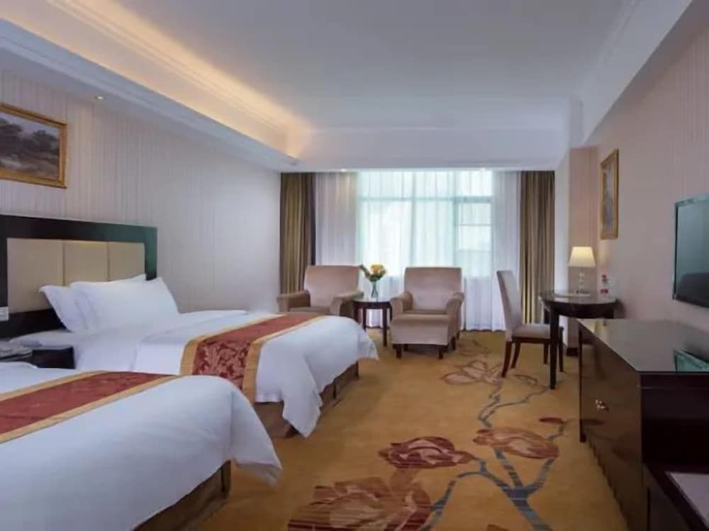 undefined Vienna Hotel (Shenzhen Bao'an Centre Liutang Metro Station)