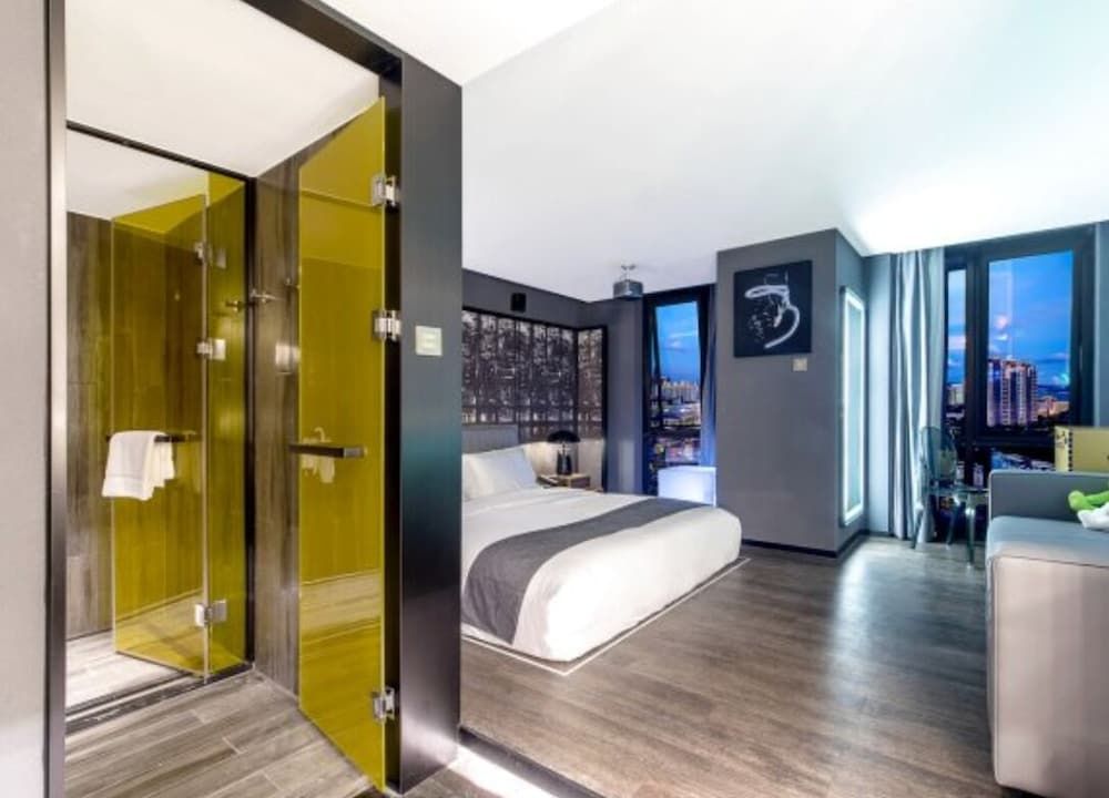 ShenZhen Sea World Movietel Comfort Double Room, Non Smoking 2