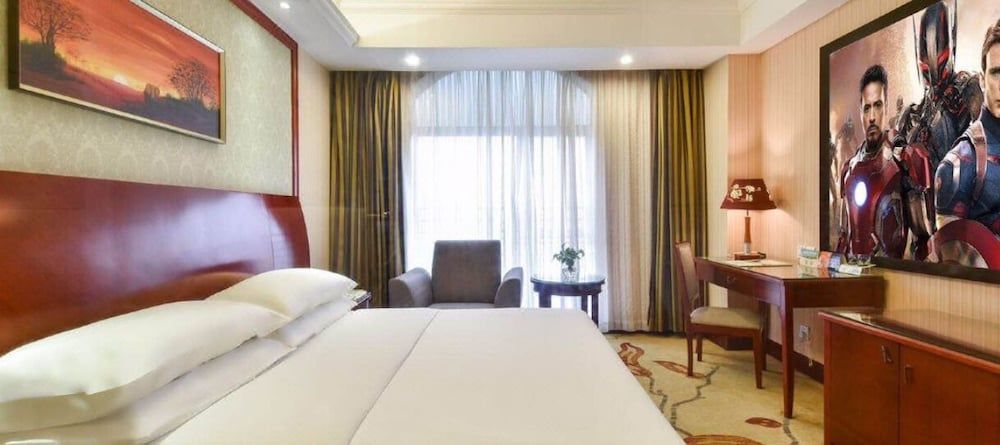 undefined Vienna Hotel Shenzhen Bao'an Fanshen Metro Station 3