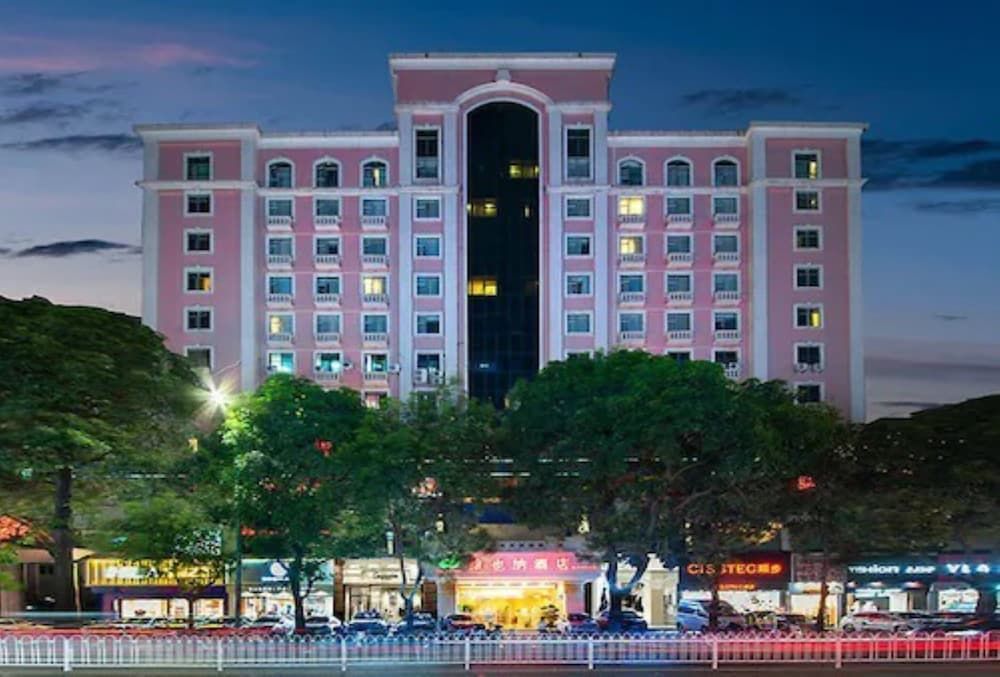undefined Vienna Hotel Shenzhen Bao'an Fanshen Metro Station