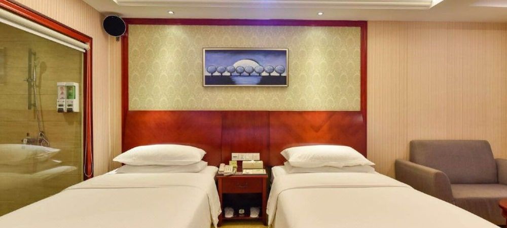 undefined Vienna Hotel Shenzhen Bao'an Fanshen Metro Station 9