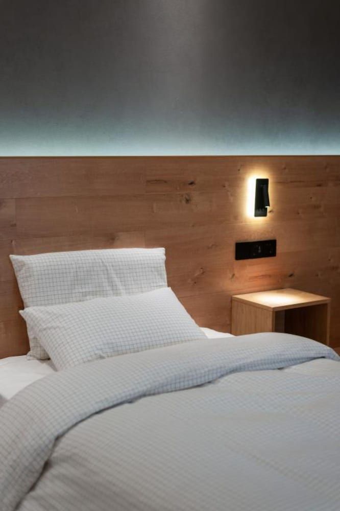 undefined Foshan Wowa International Aparthotel 3