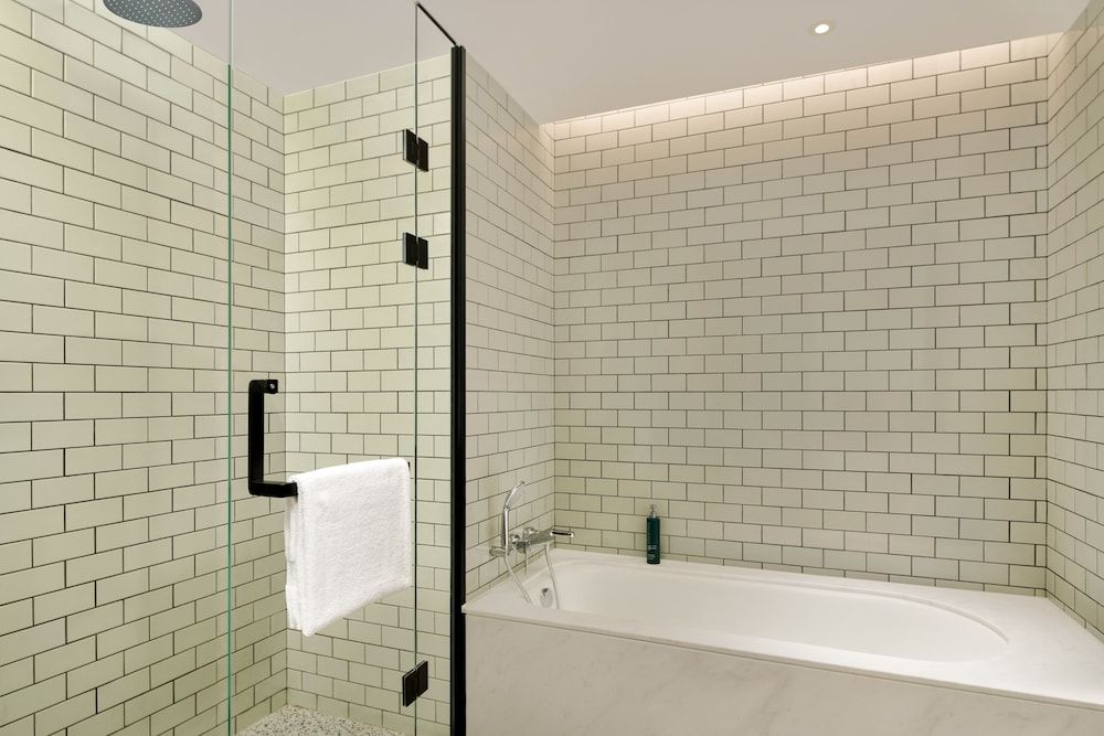 KING TWO BEDROOM PREM RES