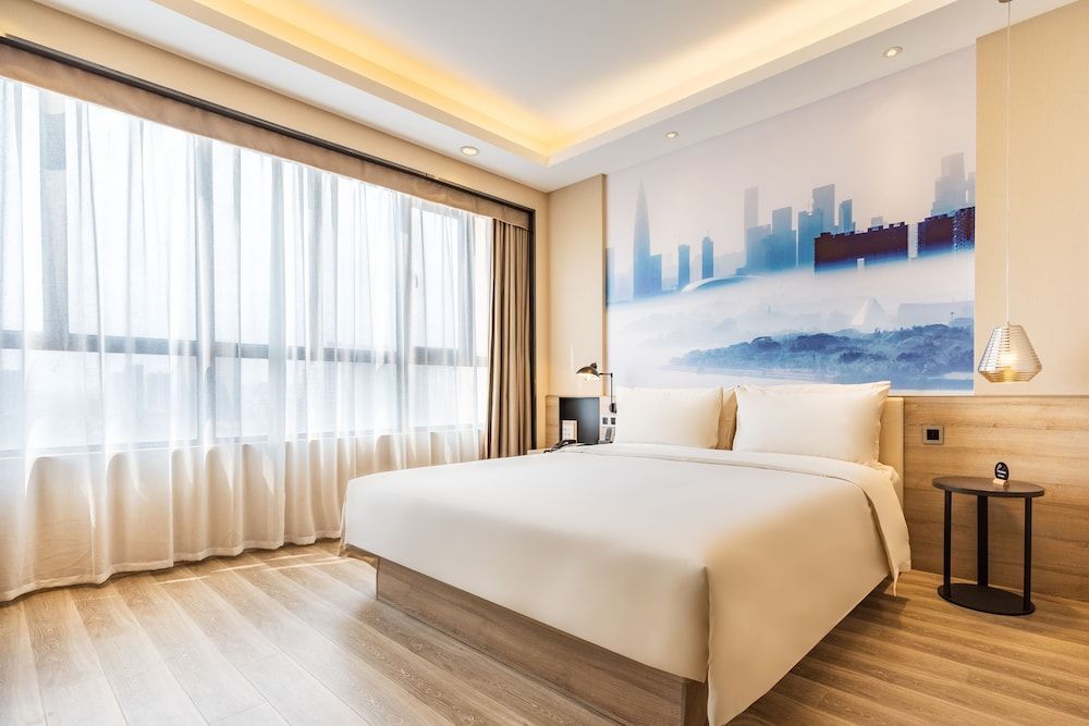 undefined Green Oriental Hotel (Shenzhen Pinghu South China City Hehua subway station)