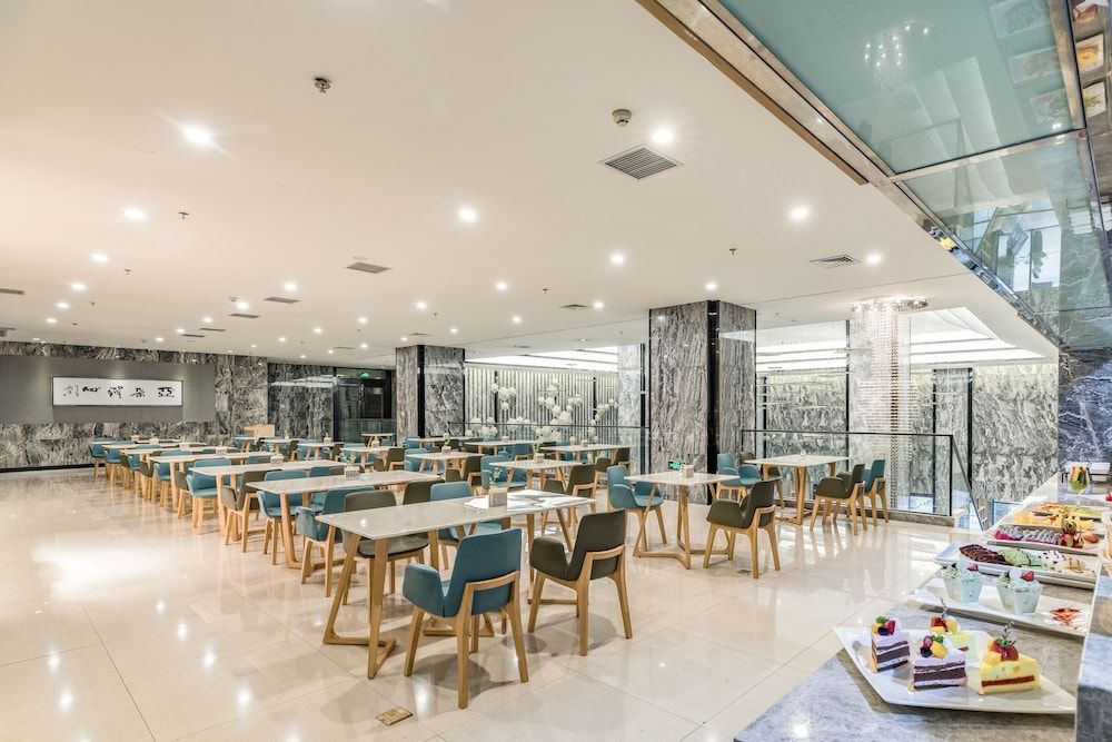 undefined Green Oriental Hotel (Shenzhen Pinghu South China City Hehua subway station) 10