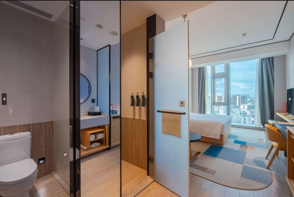 Hilton Garden Inn Shenzhen Airport Business Room, 1 King Bed 14