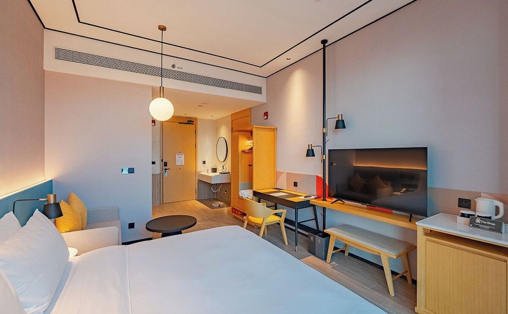 Hilton Garden Inn Shenzhen Airport Business Room, 1 King Bed 13