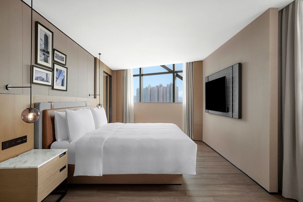 Premium Suite, 1 King Bed, City View