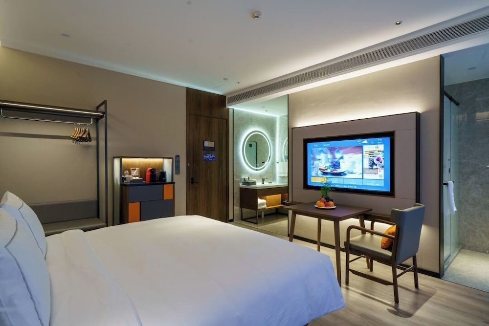 UrCove by HYATT Shenzhen Futian CBD Queen Room with Garden View 2