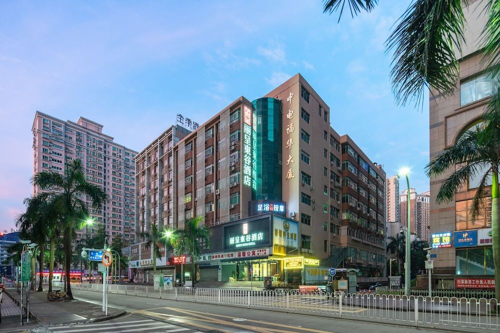 undefined The Ritz East Valley Hotel