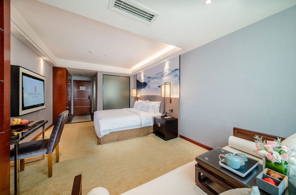 undefined The Ritz East Valley Hotel 3