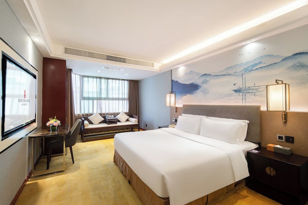 undefined The Ritz East Valley Hotel 2