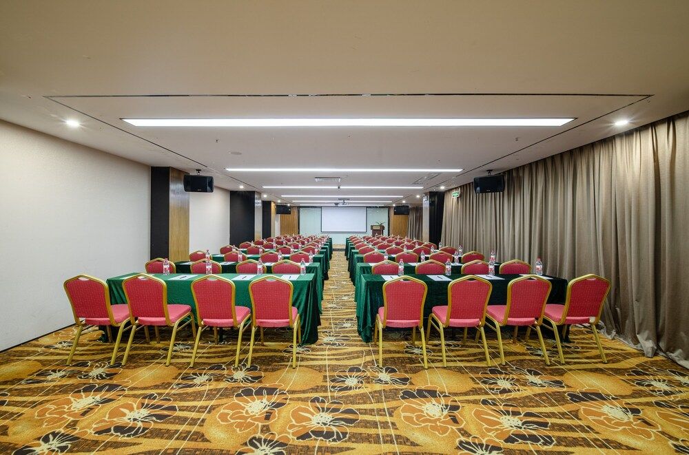 undefined The Ritz East Valley Hotel 7