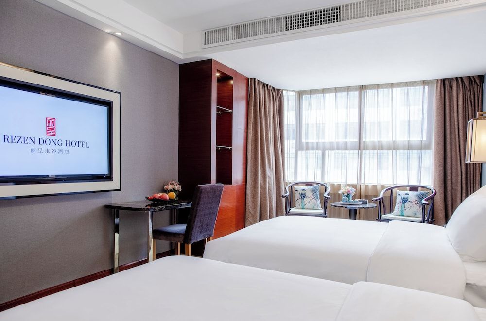 undefined The Ritz East Valley Hotel 8