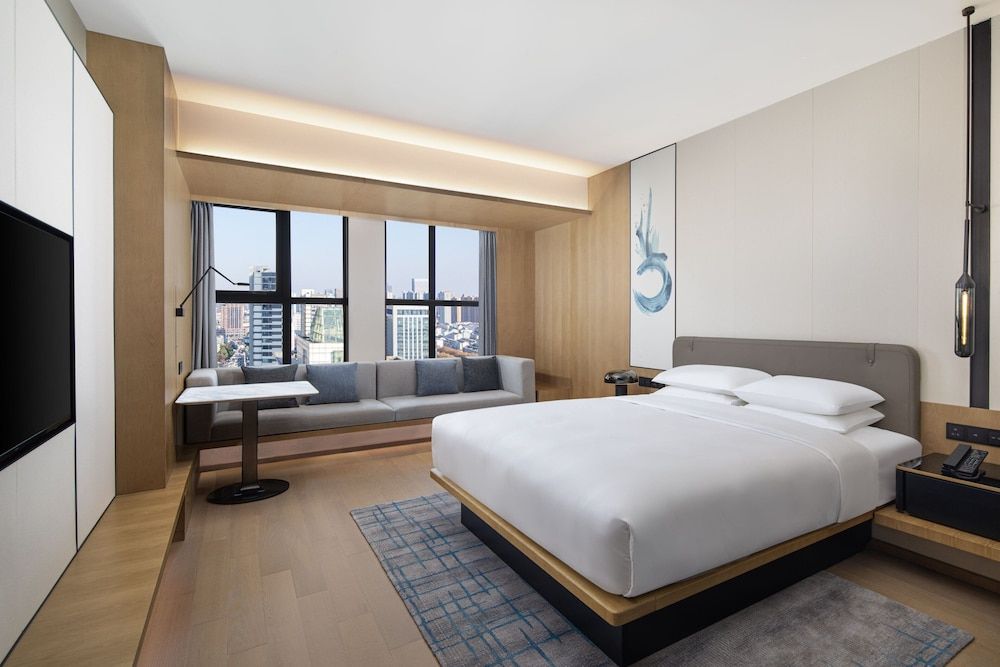 Superior Room, 1 King Bed, City View
