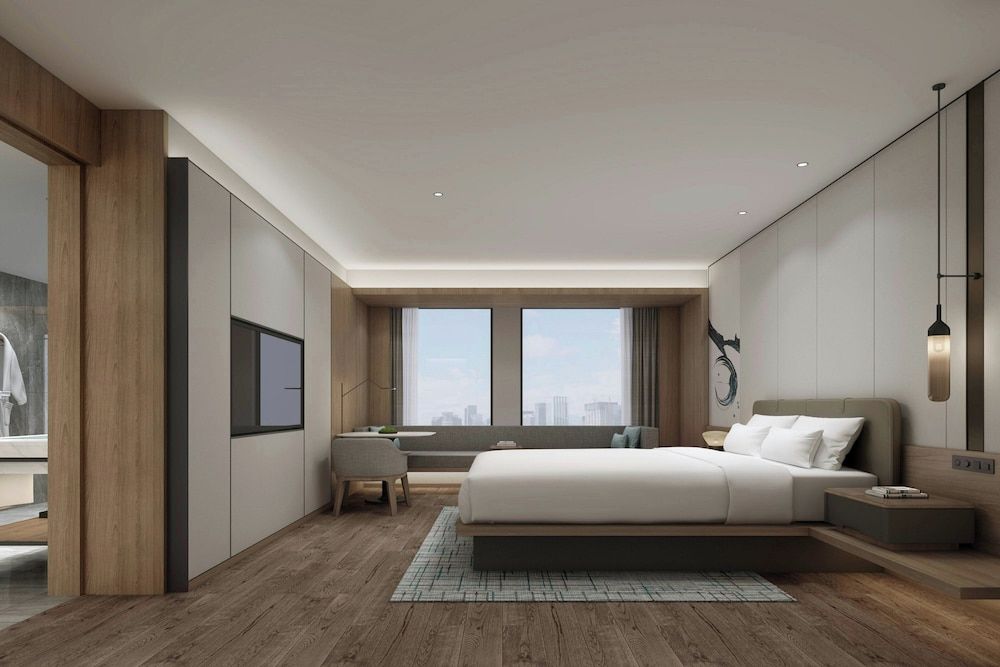 Deluxe Room, 1 King Bed, City View