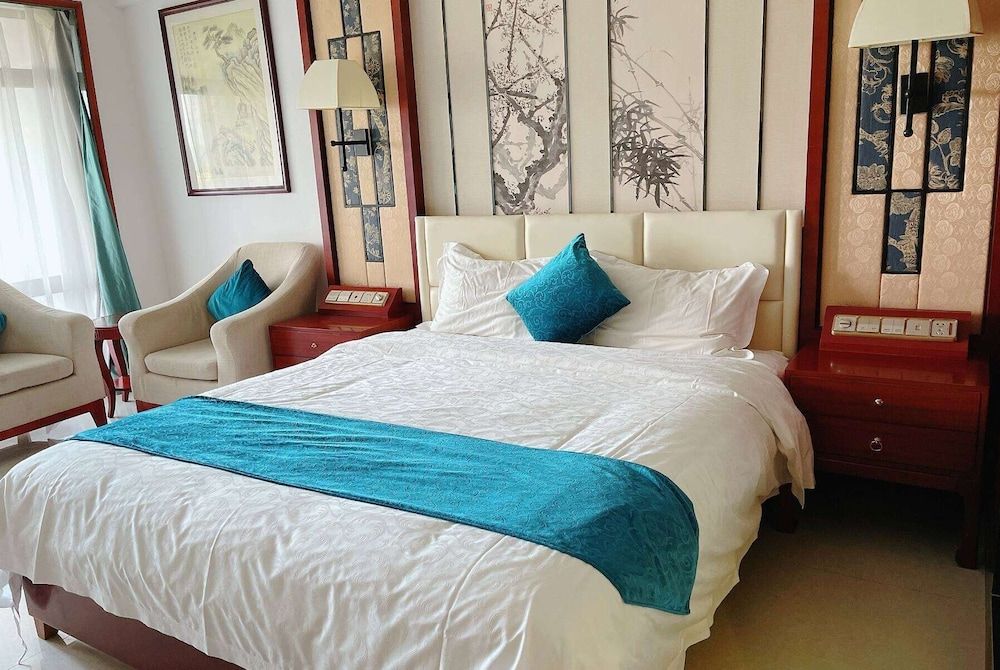 Standard Room, 1 King Bed, Non Smoking, Garden View