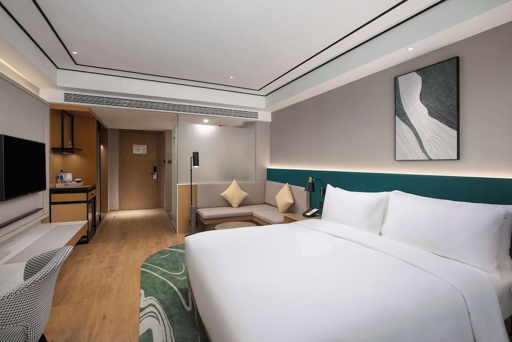 Hilton Garden Inn Xiamen Bailuzhou Park Superior Room, 1 King Bed 4